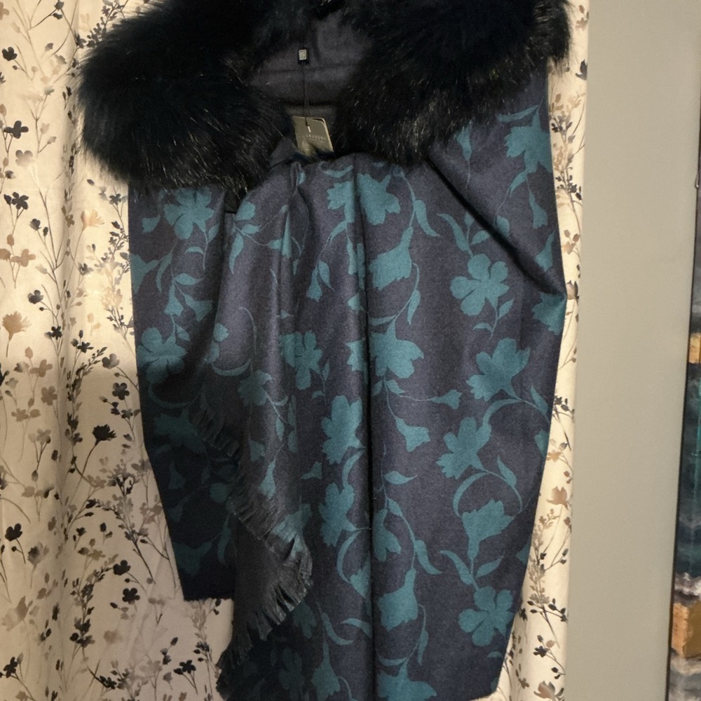 Laundry By Shelli Segal Navy & Teal Floral Wrap Cape with Blue Fur Collar